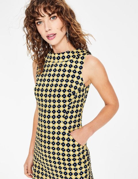 Martha Kleid Mit Ziernaht - Senfgelb, Gitter/Getupft Martha Kleid Mit Ziernaht - Senfgelb, Gitter/Getupft