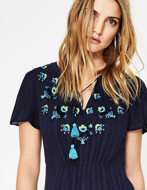 Evelyn Kleid Mit Stickerei - Navy Evelyn Kleid Mit Stickerei - Navy