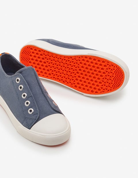pull on canvas shoes