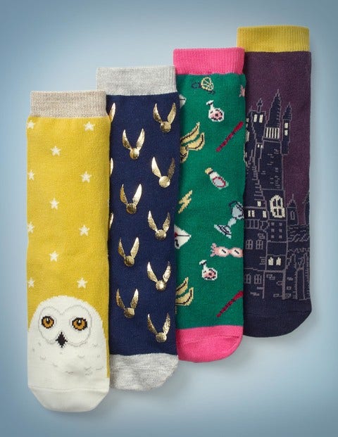 4 Paires De Chaussettes Harry Potter - Motif sorcellerie 4 Paires De Chaussettes Harry Potter - Motif sorcellerie