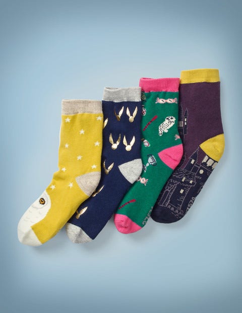 4 Paires De Chaussettes Harry Potter - Motif sorcellerie 4 Paires De Chaussettes Harry Potter - Motif sorcellerie