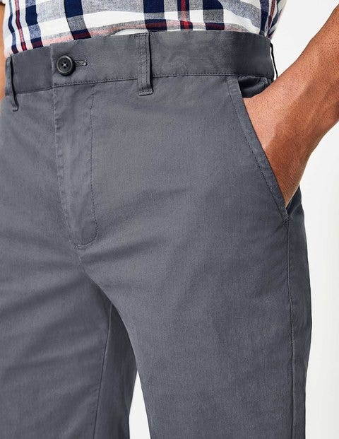NEU Leichte Chino-Hose mit schmalem Schnitt - London Grau NEU Leichte Chino-Hose mit schmalem Schnitt - London Grau