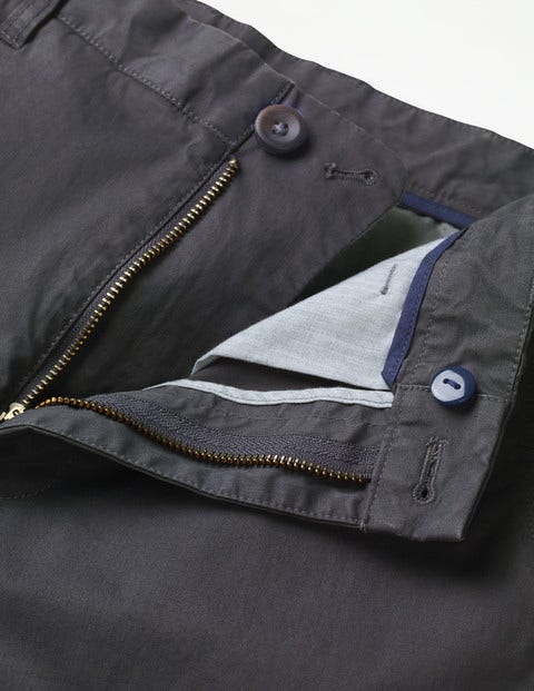 NEU Leichte Chino-Hose mit schmalem Schnitt - London Grau NEU Leichte Chino-Hose mit schmalem Schnitt - London Grau