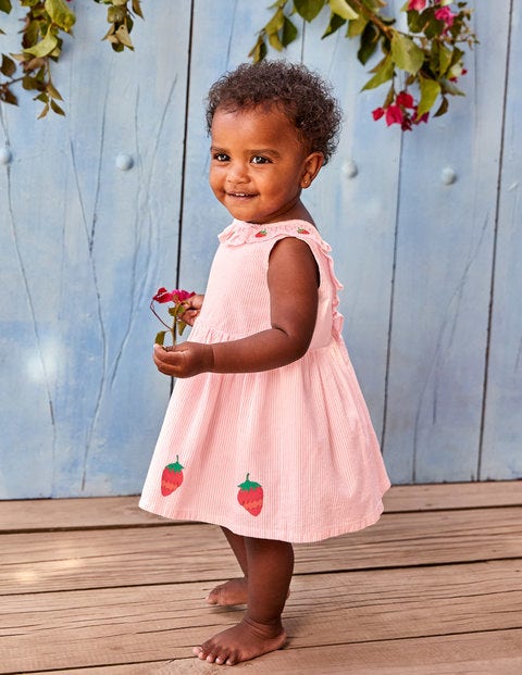 Kleid Mit Erdbeer-Applikationen - Zartrosa, Erdbeeren Kleid Mit Erdbeer-Applikationen - Zartrosa, Erdbeeren