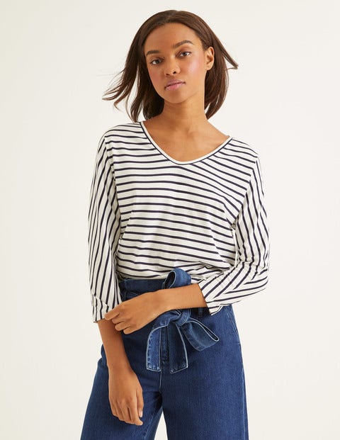 Superweiches T-Shirt mit abgerundetem V-Ausschnitt - Naturweiß/Navy Superweiches T-Shirt mit abgerundetem V-Ausschnitt - Naturweiß/Navy