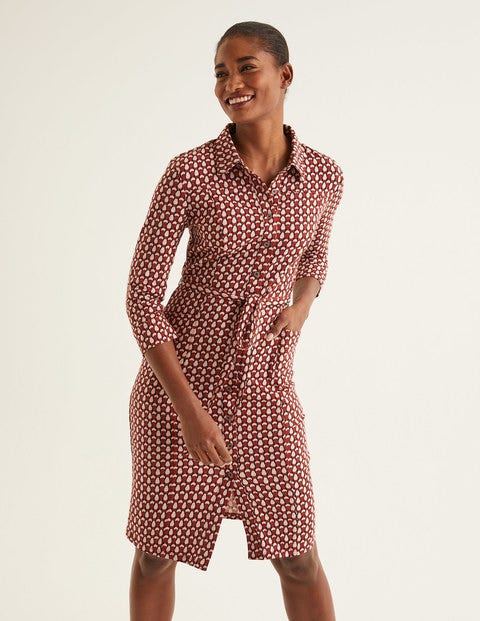Tara Hemdblusenkleid Aus Jersey - Kastanienbraun, Geometrisches Blütenmuster Tara Hemdblusenkleid Aus Jersey - Kastanienbraun, Geometrisches Blütenmuster