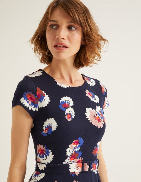 Aida Jerseykleid - Französisches Navy, Gemalte Gänseblümchen Aida Jerseykleid - Französisches Navy, Gemalte Gänseblümchen