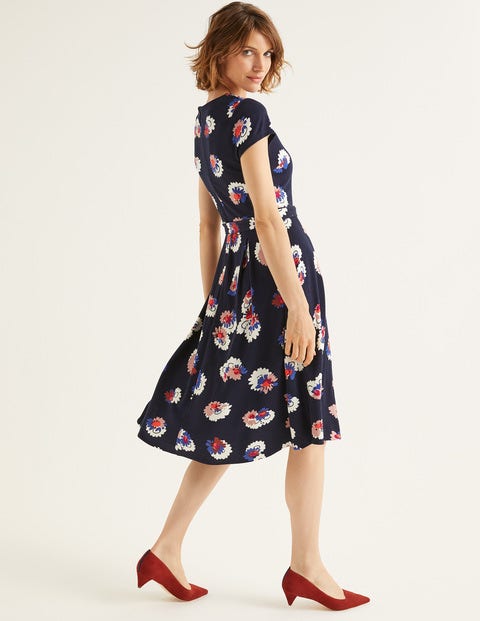 Aida Jerseykleid - Französisches Navy, Gemalte Gänseblümchen Aida Jerseykleid - Französisches Navy, Gemalte Gänseblümchen
