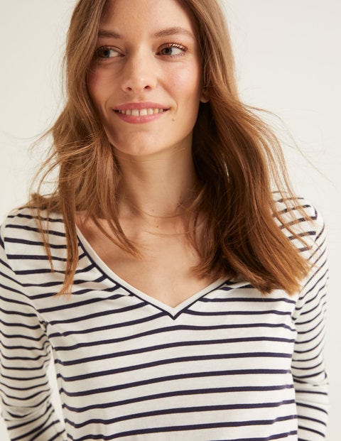 Supersoft V-Neck Tee - Ivory/Navy Supersoft V-Neck Tee - Ivory/Navy