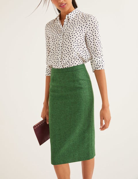 green pencil skirt 7 little words