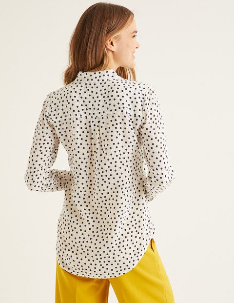 La Chemise En Soie - Ivoire et bleu marine, pois indisciplinés La Chemise En Soie - Ivoire et bleu marine, pois indisciplinés
