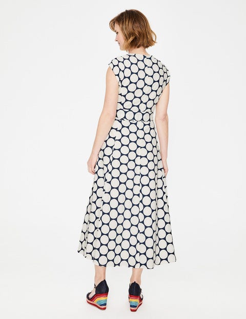 Tori Midikleid - Naturweiß & Navy, Marken-Tupfen Tori Midikleid - Naturweiß & Navy, Marken-Tupfen