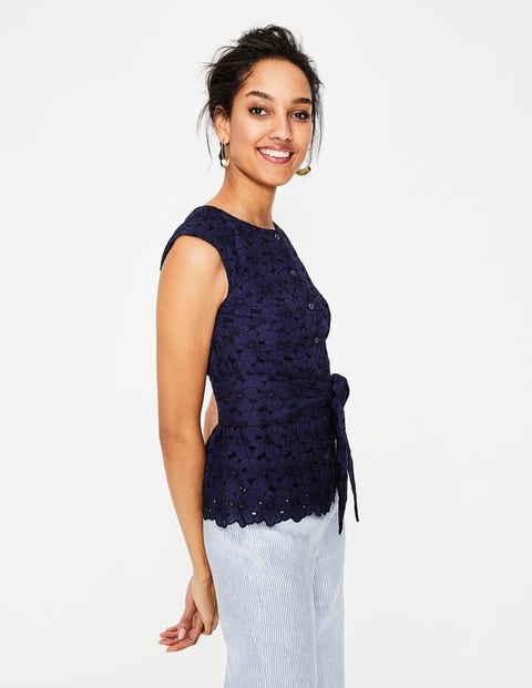 Claudette Oberteil Mit Lochstickerei - Navy Claudette Oberteil Mit Lochstickerei - Navy