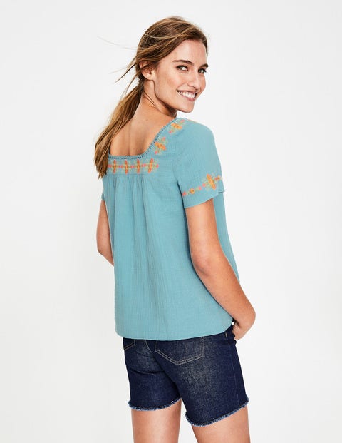 Clemmie Besticktes Oberteil - Fischreiherblau Clemmie Besticktes Oberteil - Fischreiherblau