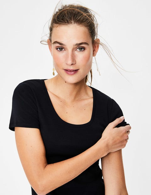 Essential Short Sleeve Tee - Black Essential Short Sleeve Tee - Black