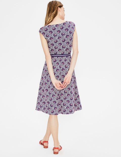 Bernice Jerseykleid - Naturweiß/Kobaltblau, Blumeninsel Bernice Jerseykleid - Naturweiß/Kobaltblau, Blumeninsel