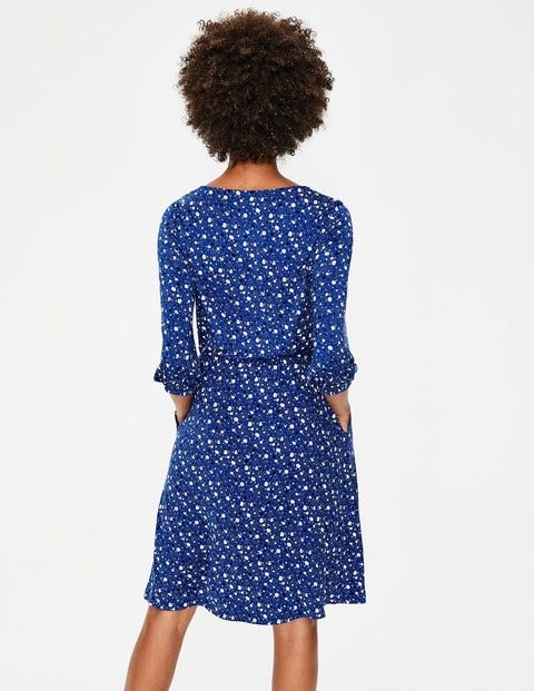 Talia Jerseykleid - Lapis, Blumenhimmel Talia Jerseykleid - Lapis, Blumenhimmel