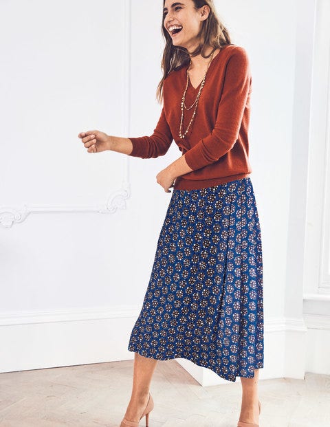 Cashmere Relaxed V-Neck Jumper - Conker Cashmere Relaxed V-Neck Jumper - Conker