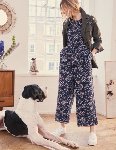 Hermione Jumpsuit aus Seide - Navy, Blumenmuster, Getupft Hermione Jumpsuit aus Seide - Navy, Blumenmuster, Getupft