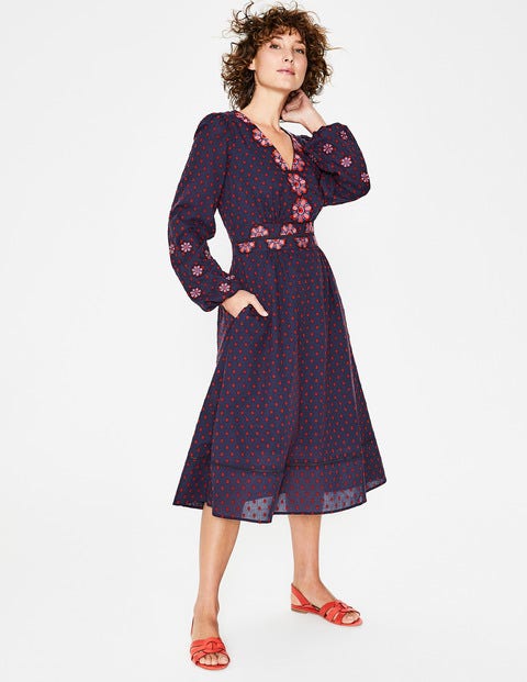 Robe Midi Flossie Brodée - Bleu marine avec pois rouge vif Robe Midi Flossie Brodée - Bleu marine avec pois rouge vif