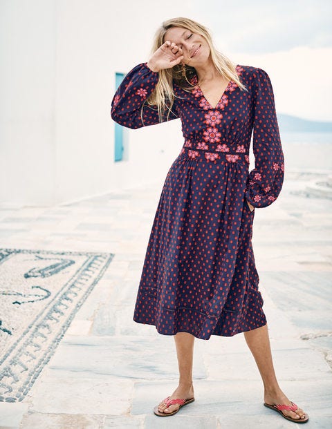 Robe Midi Flossie Brodée - Bleu marine avec pois rouge vif Robe Midi Flossie Brodée - Bleu marine avec pois rouge vif