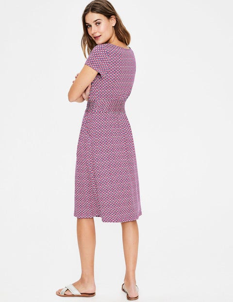 Amelie Jerseykleid - Erdbeereis-Rosa, Geometrisches Muster Amelie Jerseykleid - Erdbeereis-Rosa, Geometrisches Muster