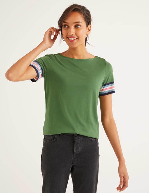 Kurzarmshirt Mit Gestreiften Bündchen - Bohnengrün/Bunt Kurzarmshirt Mit Gestreiften Bündchen - Bohnengrün/Bunt