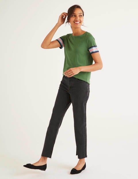 Kurzarmshirt Mit Gestreiften Bündchen - Bohnengrün/Bunt Kurzarmshirt Mit Gestreiften Bündchen - Bohnengrün/Bunt