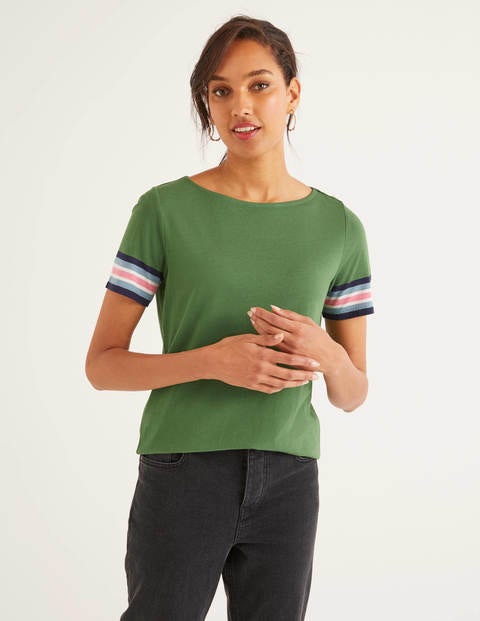 Kurzarmshirt Mit Gestreiften Bündchen - Bohnengrün/Bunt Kurzarmshirt Mit Gestreiften Bündchen - Bohnengrün/Bunt
