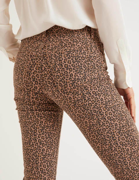 Gerade Jeans Mit Leopardenmuster - Leopardenmuster Gerade Jeans Mit Leopardenmuster - Leopardenmuster