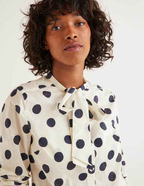Chemise Keira avec nœud au col - Ivoire, pois Boden Chemise Keira avec nœud au col - Ivoire, pois Boden