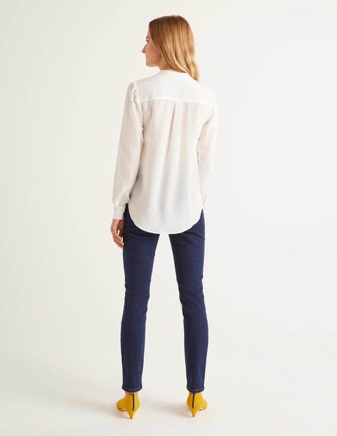 Kragenlose Seidenbluse - Naturweiß Kragenlose Seidenbluse - Naturweiß