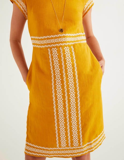 Laura Leinenkleid Mit Stickereien - Sonnengelb Laura Leinenkleid Mit Stickereien - Sonnengelb