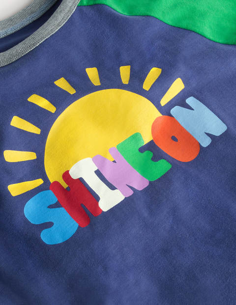 Raglan-Oberteil mit Regenbogenfarben - Segelblau, Shine On Raglan-Oberteil mit Regenbogenfarben - Segelblau, Shine On
