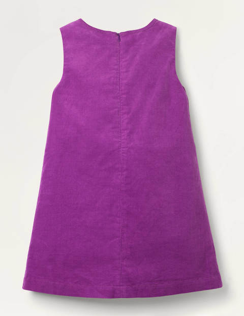 Cord-Schürzenkleid mit Taschen-Applikation - Violett, Schwan Cord-Schürzenkleid mit Taschen-Applikation - Violett, Schwan
