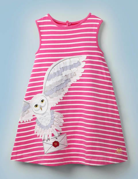 Gestreiftes Kleid mit Hedwig-Applikation - Knallrosa/Naturweiß Gestreiftes Kleid mit Hedwig-Applikation - Knallrosa/Naturweiß
