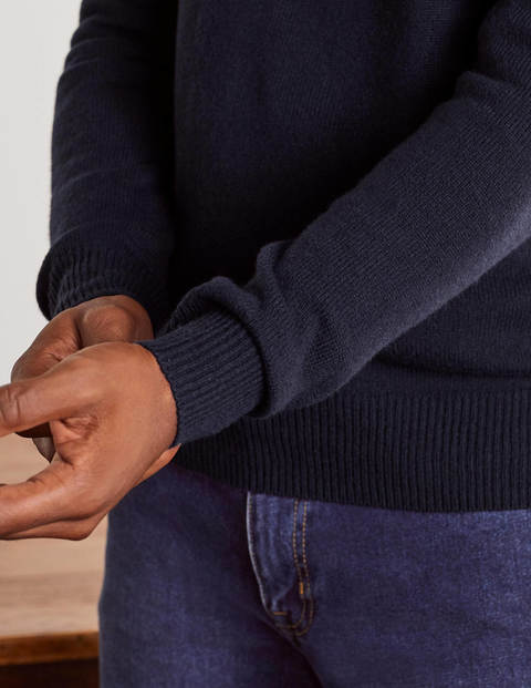 Lambswool V-neck - Navy Lambswool V-neck - Navy