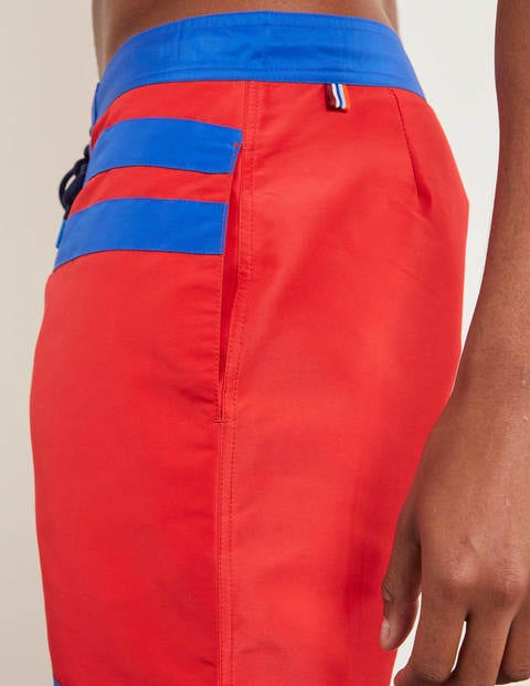 Short de bain à détail rayé - Rouge multi Short de bain à détail rayé - Rouge multi
