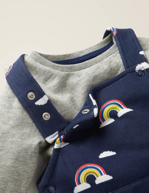 Bequemes Latzhosen-Set Mit Muster - Dunkelblau, Regenbogen/Wolke Bequemes Latzhosen-Set Mit Muster - Dunkelblau, Regenbogen/Wolke