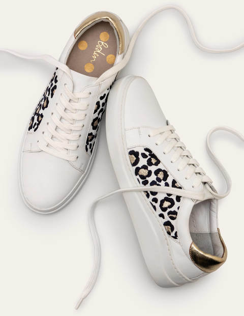 Maria Bequeme Turnschuhe - Weiß, Gesticktes Leopardenmuster Maria Bequeme Turnschuhe - Weiß, Gesticktes Leopardenmuster