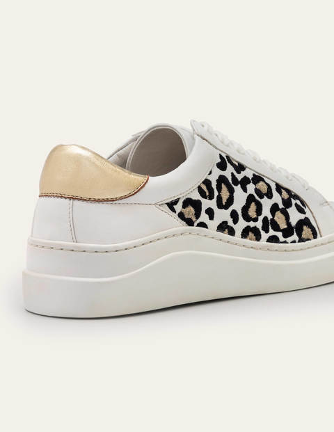 Maria Bequeme Turnschuhe - Weiß, Gesticktes Leopardenmuster Maria Bequeme Turnschuhe - Weiß, Gesticktes Leopardenmuster