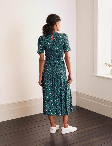 Flora Jerseykleid mit Puffärmeln - Salbeigrün, Wilde Brombeere Flora Jerseykleid mit Puffärmeln - Salbeigrün, Wilde Brombeere
