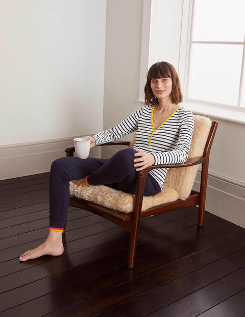 Theodora Henley-Jerseyoberteil - Naturweiß/Navy Theodora Henley-Jerseyoberteil - Naturweiß/Navy