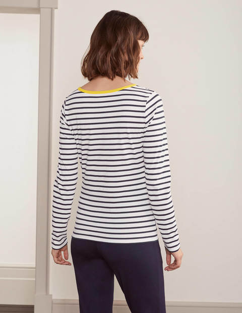 Theodora Henley-Jerseyoberteil - Naturweiß/Navy Theodora Henley-Jerseyoberteil - Naturweiß/Navy