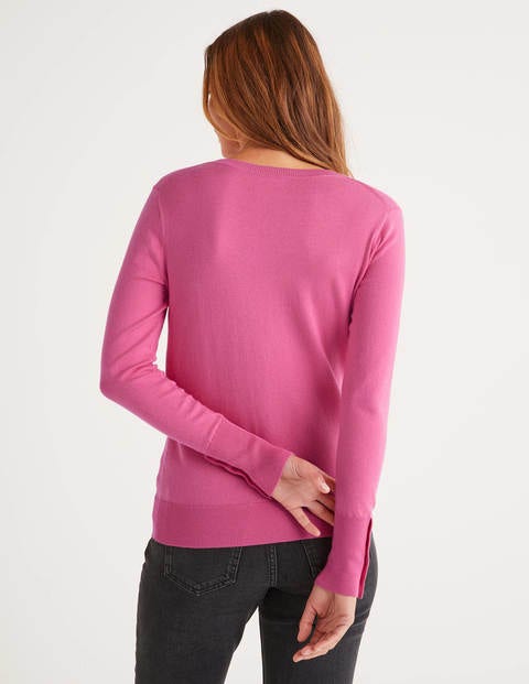 Eldon Baumwollpullover mit V-Ausschnitt - Beerensorbet Eldon Baumwollpullover mit V-Ausschnitt - Beerensorbet