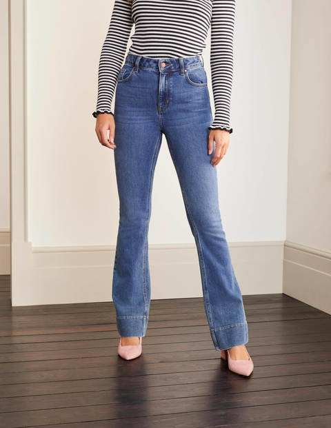 Ausgestellte Jeans in Vintageblau