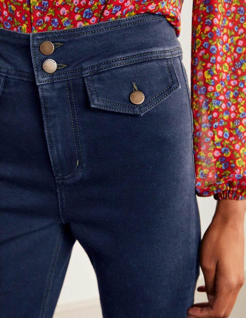 Bootcut-Jeans mit Knopfdetail - Indigoblau Bootcut-Jeans mit Knopfdetail - Indigoblau