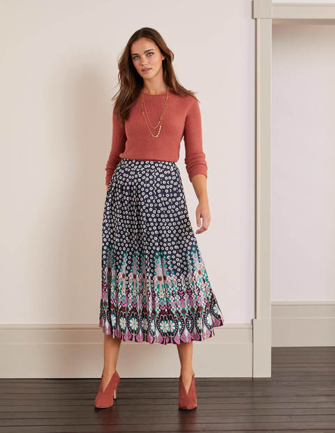 pleated midi skirt 7 little words