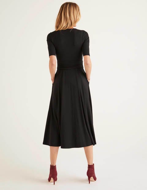 black jersey midi dress with sleeves