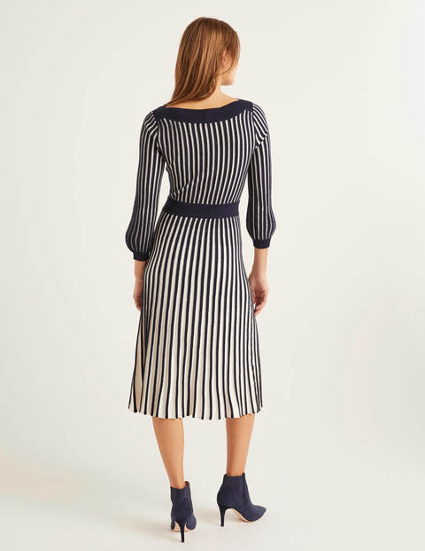 Rita Strickkleid - Navy/Naturweiß, Gestreift Rita Strickkleid - Navy/Naturweiß, Gestreift